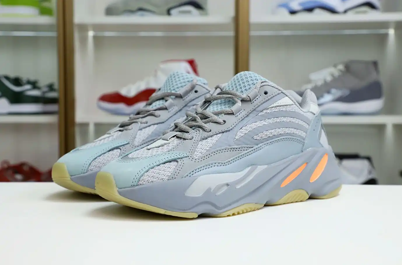 hype Yeezy boost 700 V2 