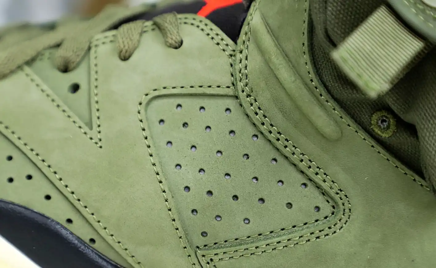 TRAVIS SCOTT X AIR JORDAN 6 RETRO 'OLIVE'