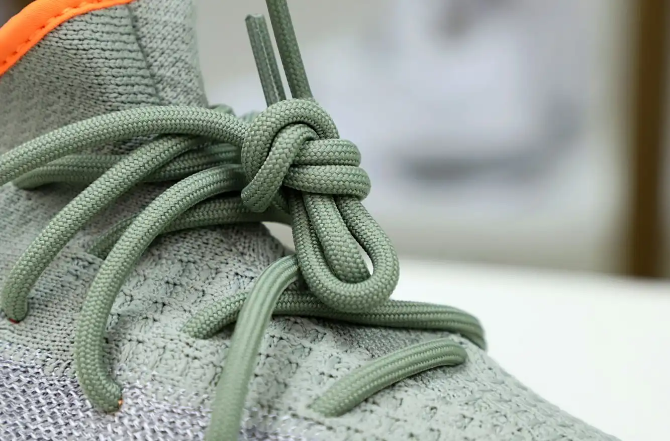 hype YEEZY BOOST 350 V2 'DESERT SAGE'