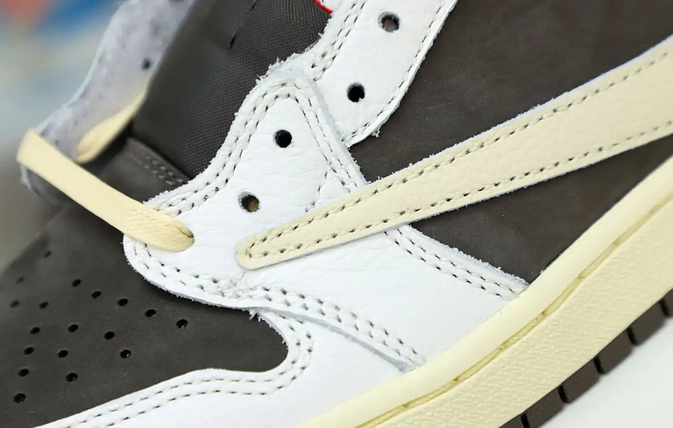 TRAVIS SCOTT X AIR JORDAN 1 LOW OG REVERSE MOCHA
