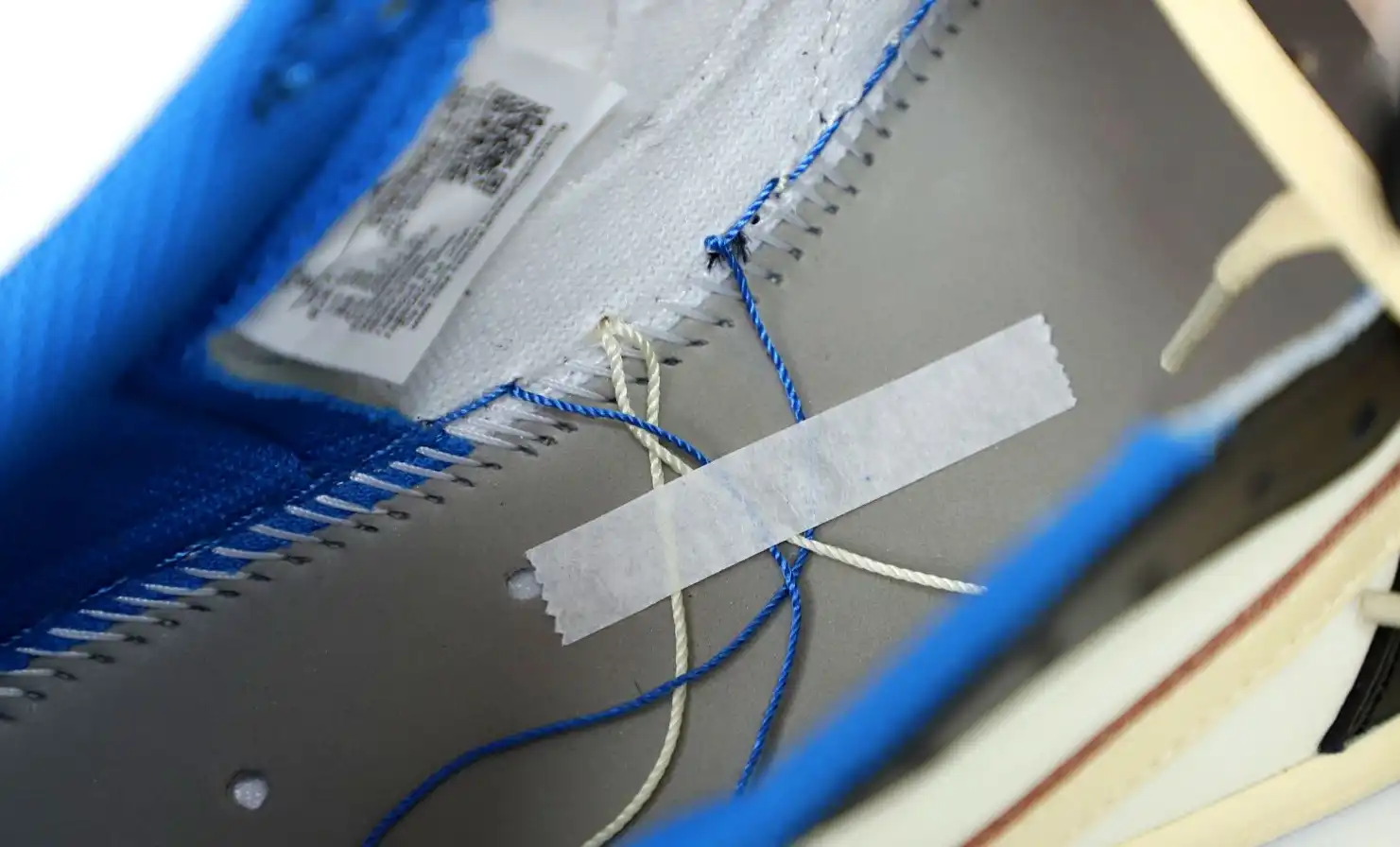FRAGMENT DESIGN X TRAVIS SCOTT X AIR JORDAN 1 LOW
