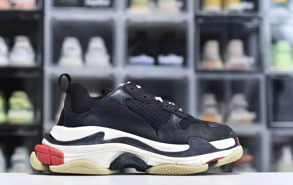 hype Balenciaga is available in all sizes. You cannot place an order on the website. You can contact customer service to purchase.BLGA Triple S