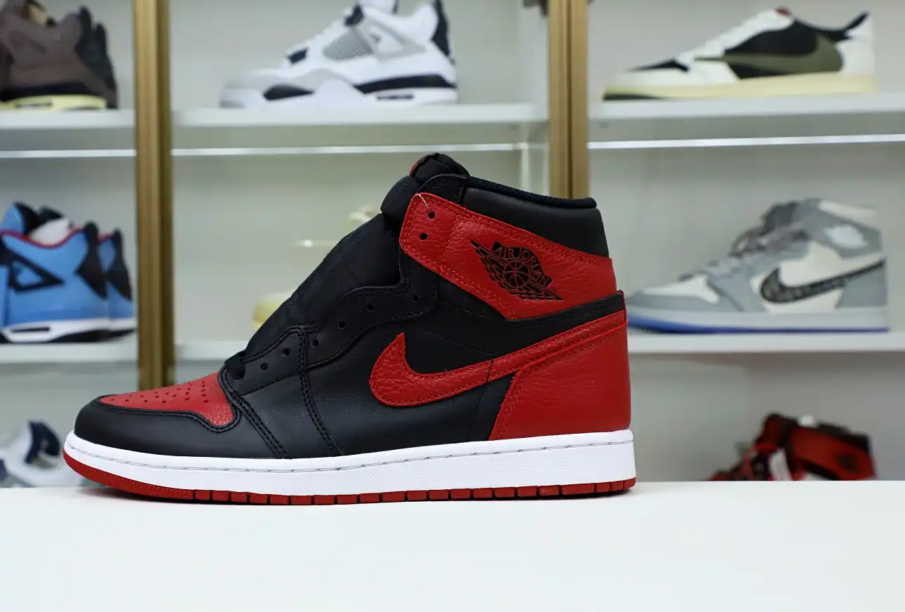 AIR JORDAN 1 RETRO HIGH OG 'BRED'