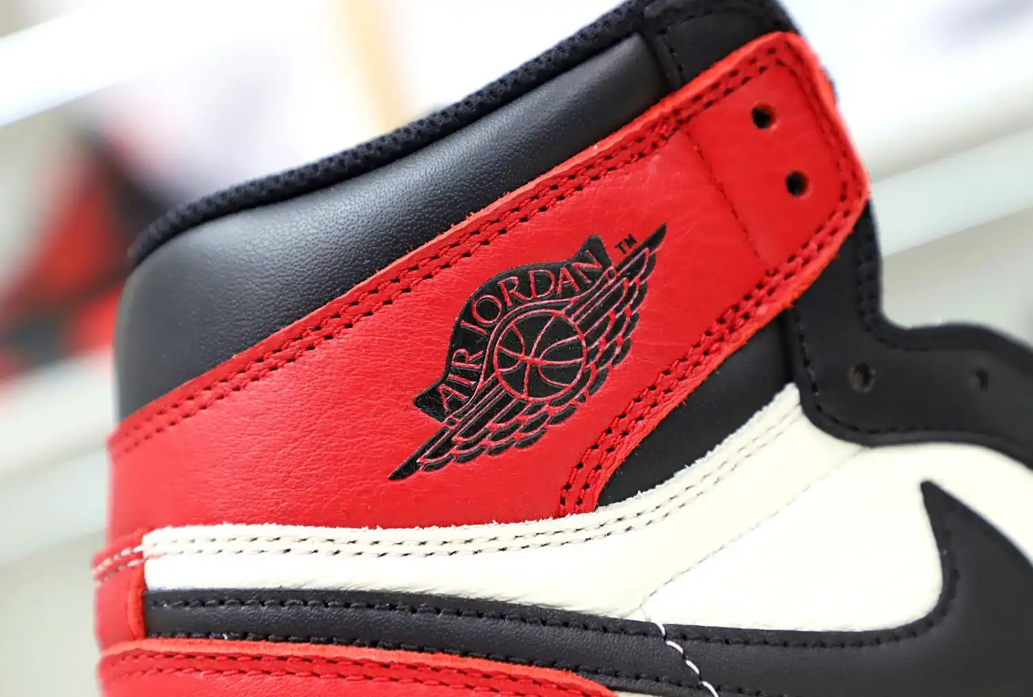 AIR JORDAN 1 RETRO HIGH OG 'BRED TOE'