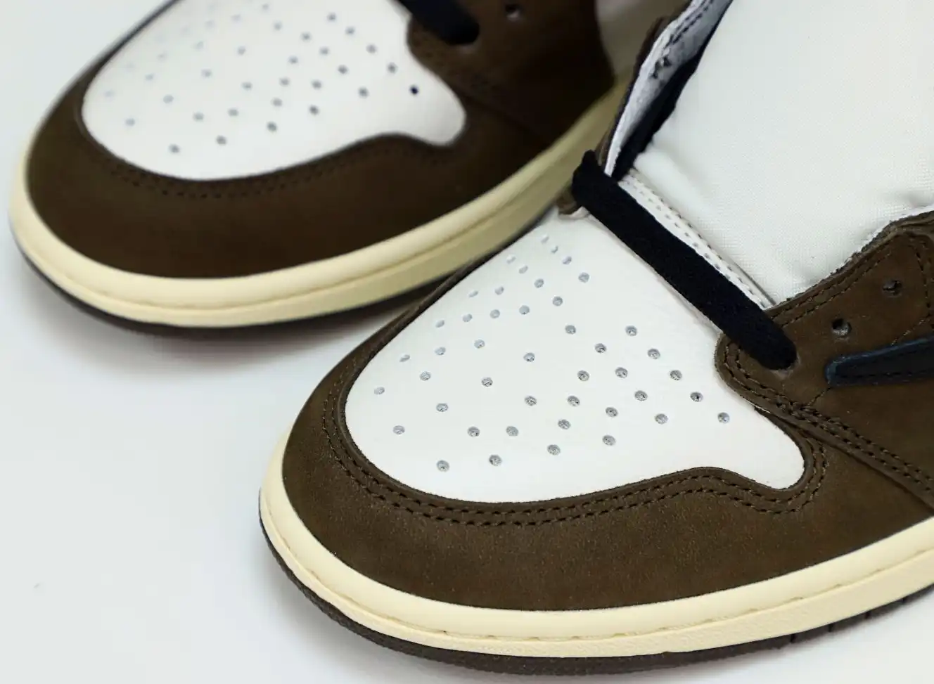 TRAVIS SCOTT X AIR JORDAN 1 RETRO HIGH OG 'MOCHA'