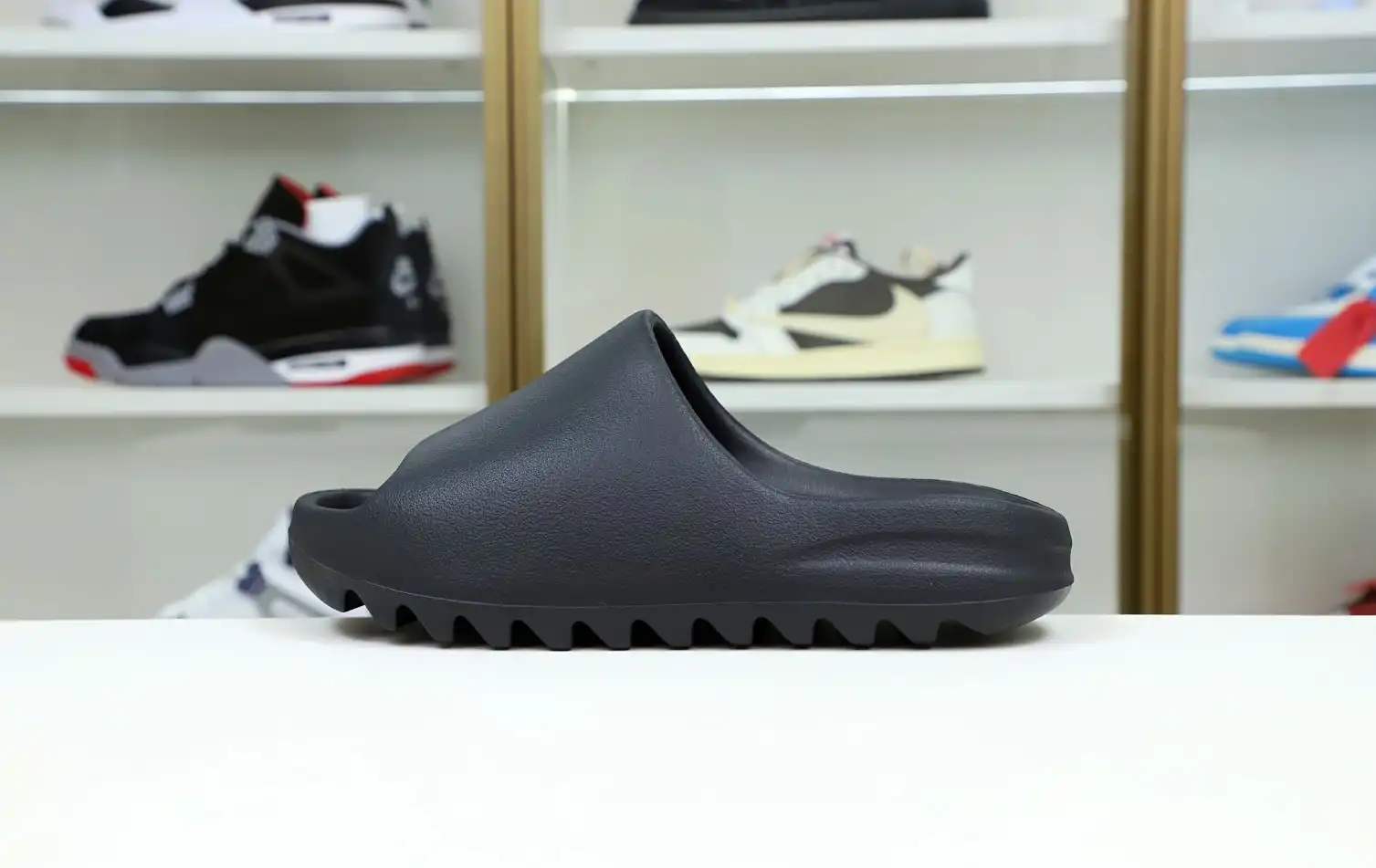 hype YEEZY SLIDE ONYX