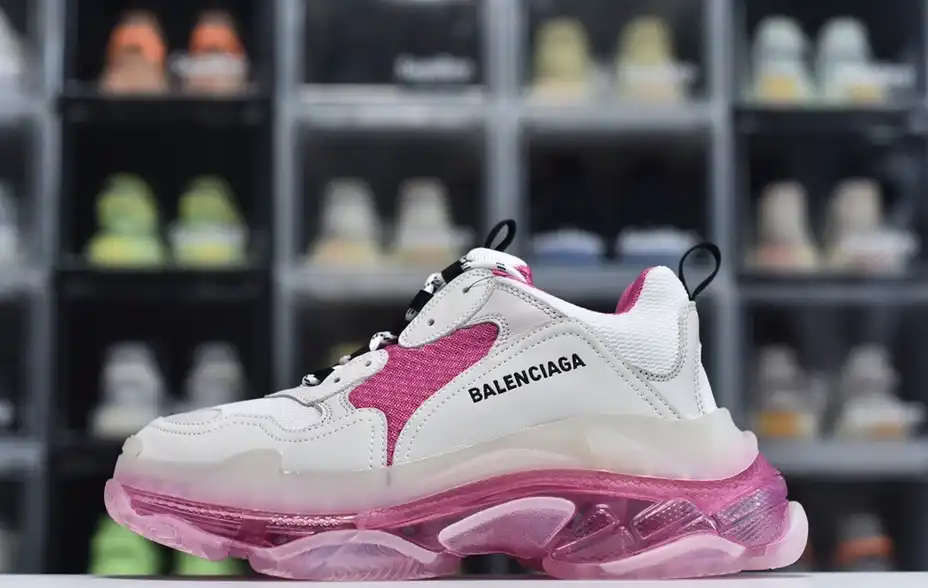 hype Balenciaga is available in all sizes. You cannot place an order on the website. You can contact customer service to purchase.BLGA Triple S