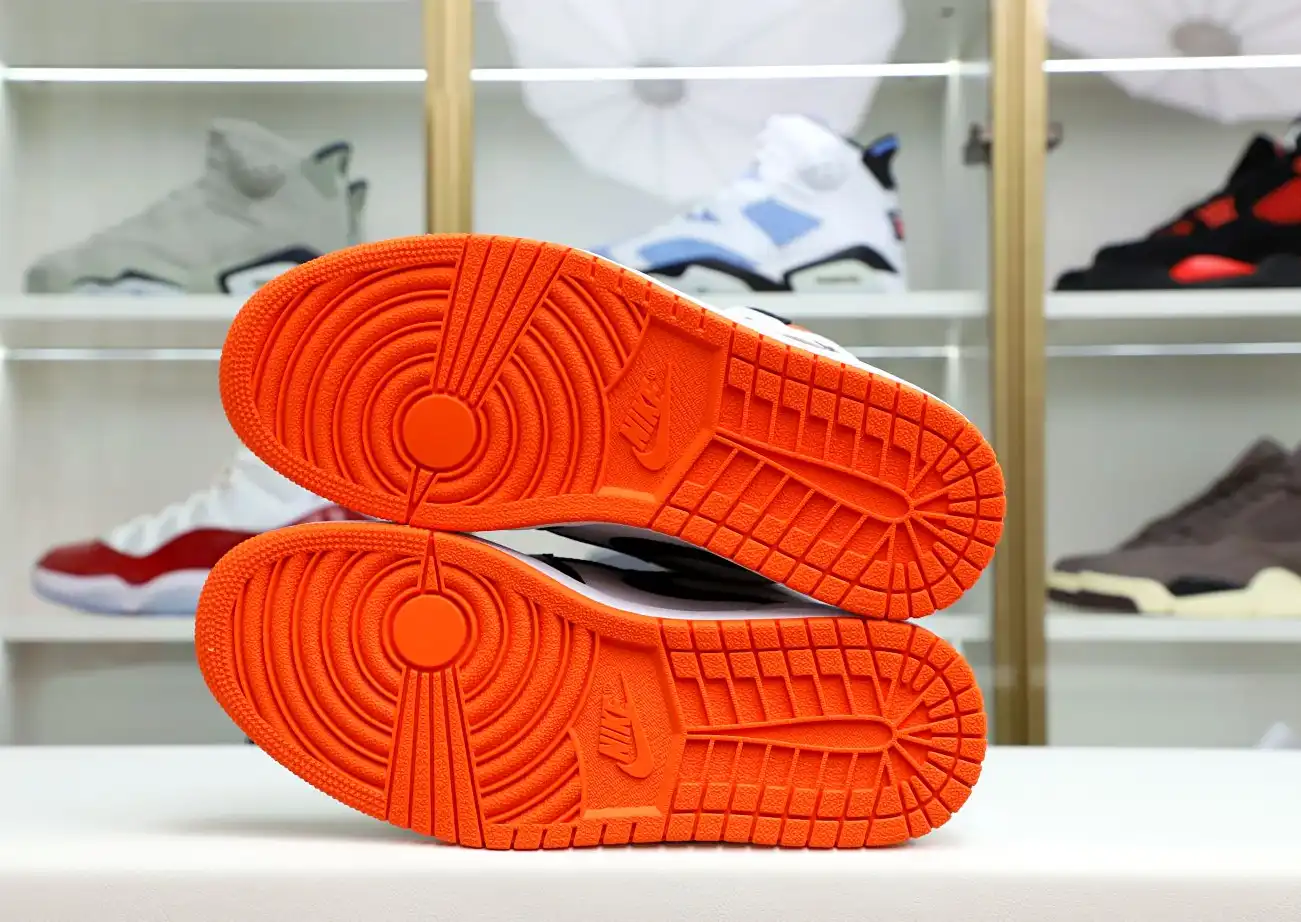 Air Jordan 1 Retro High OG Electro Orange'