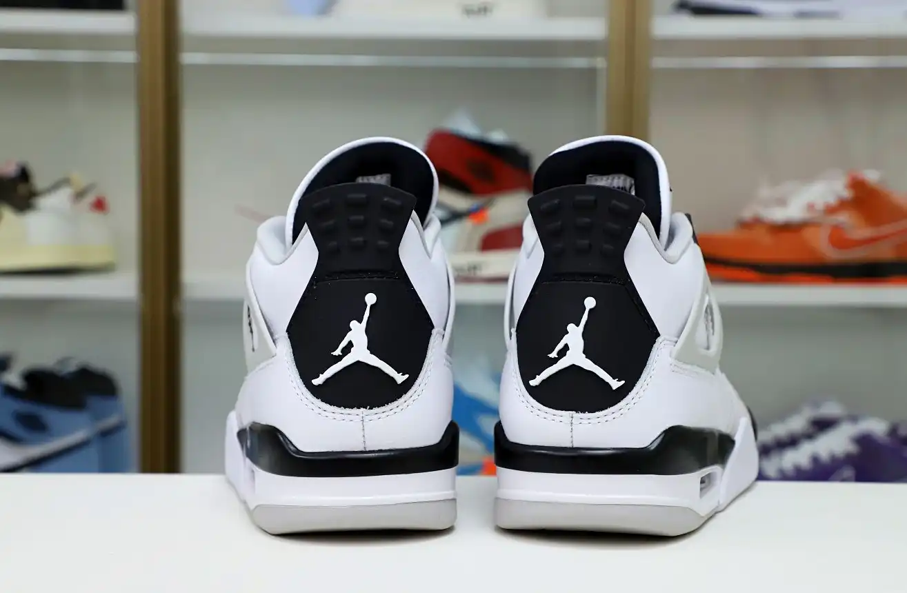 AIR JORDAN 4 MILITARY BLACK