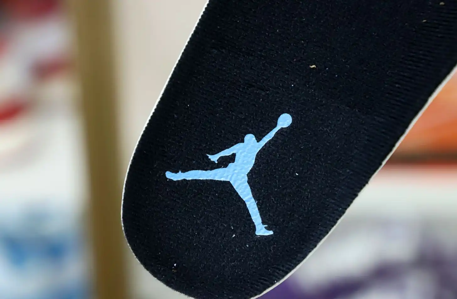 AIR JORDAN 4 UNIVERSITY BLUE