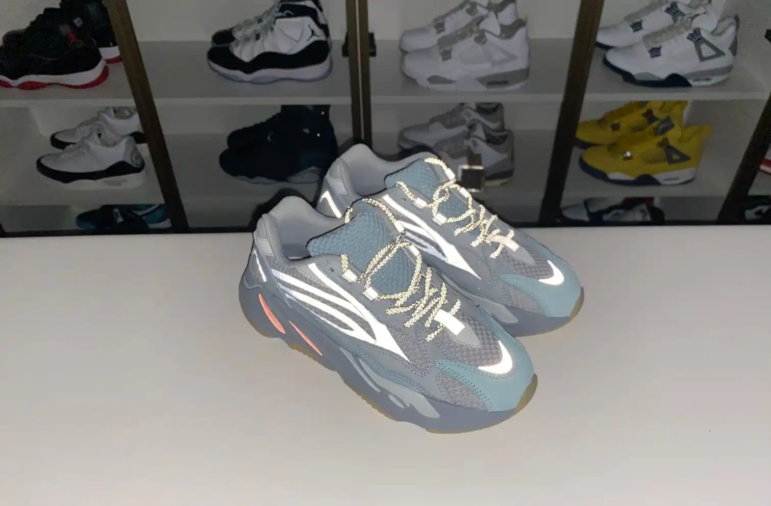 hype Yeezy boost 700 V2 