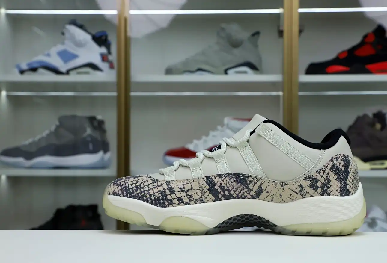 AIR JORDAN 11 LOW SNAKESKIN LIGHT BONE