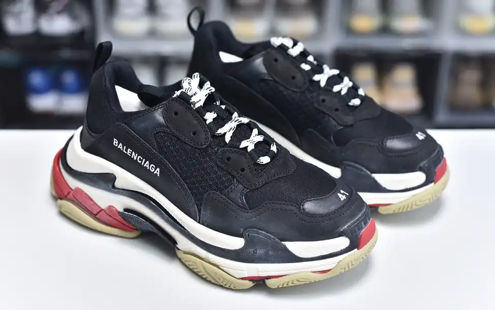 hype Balenciaga is available in all sizes. You cannot place an order on the website. You can contact customer service to purchase.BLGA Triple S