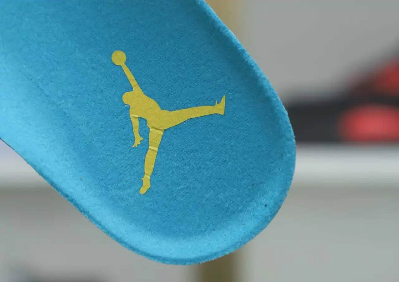 AIR JORDAN 5 