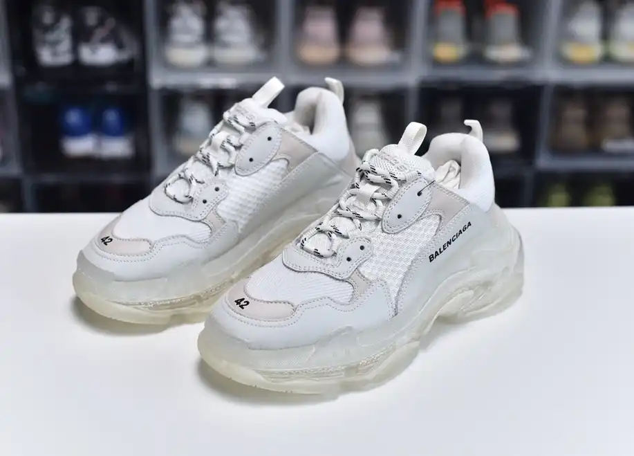 hype Balenciaga is available in all sizes. You cannot place an order on the website. You can contact customer service to purchase.BLGA Triple S