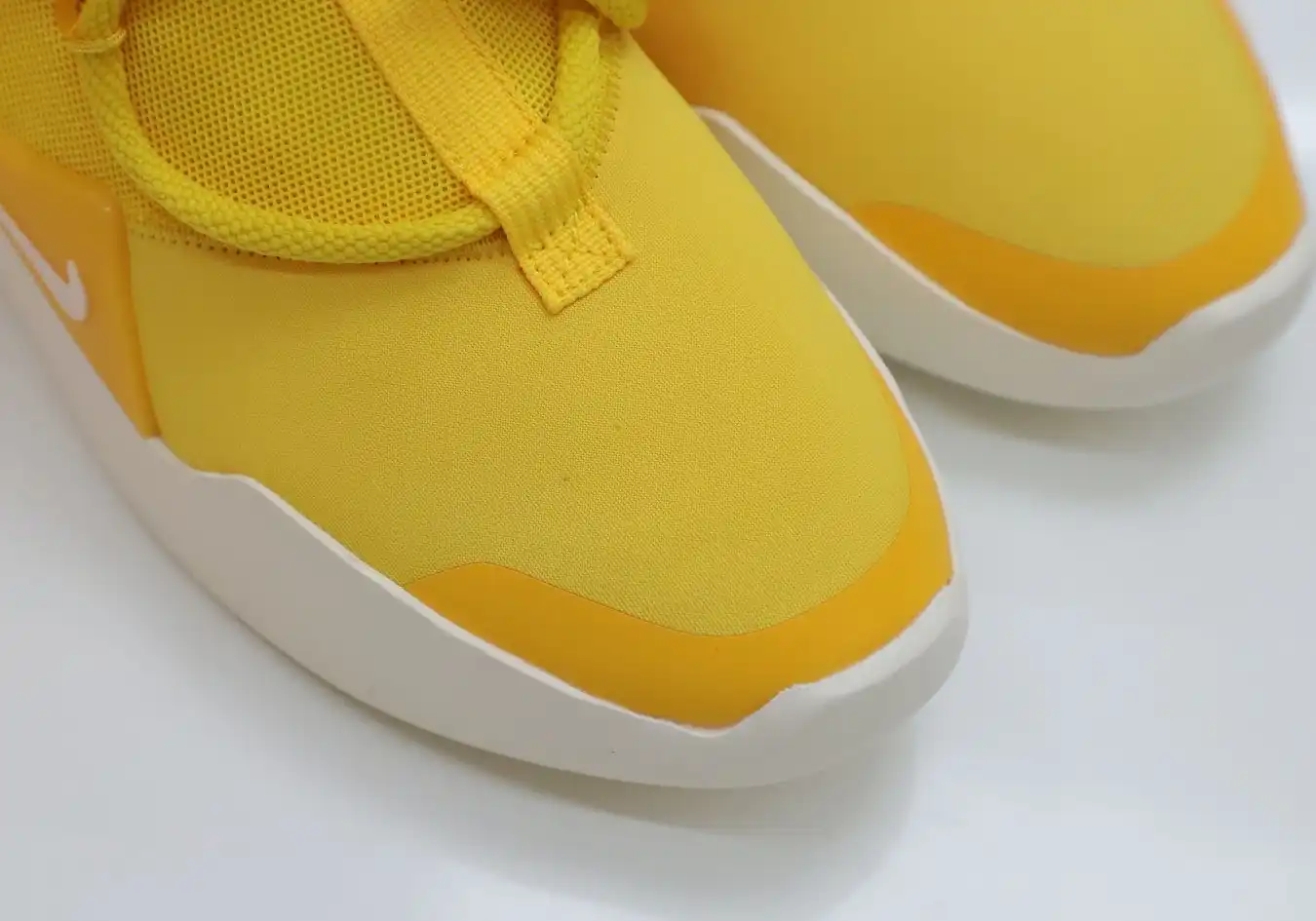 hype Nike Air Fear of God 1 amarillo fog