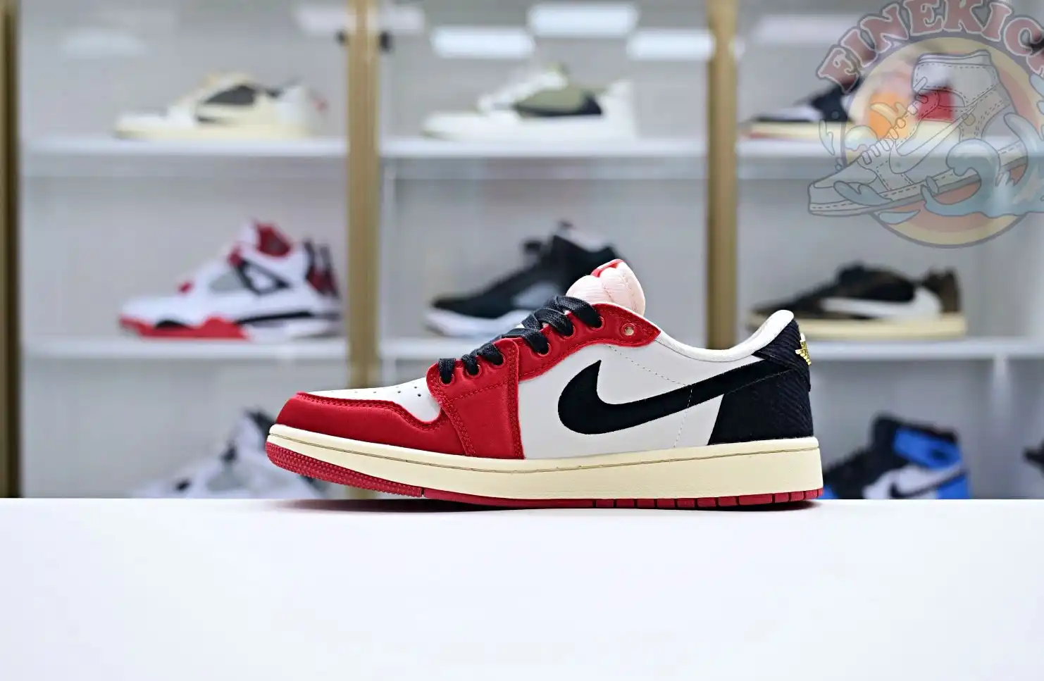 Trophy Room x Jordan Air Jordan 1 Low OG “Away”
