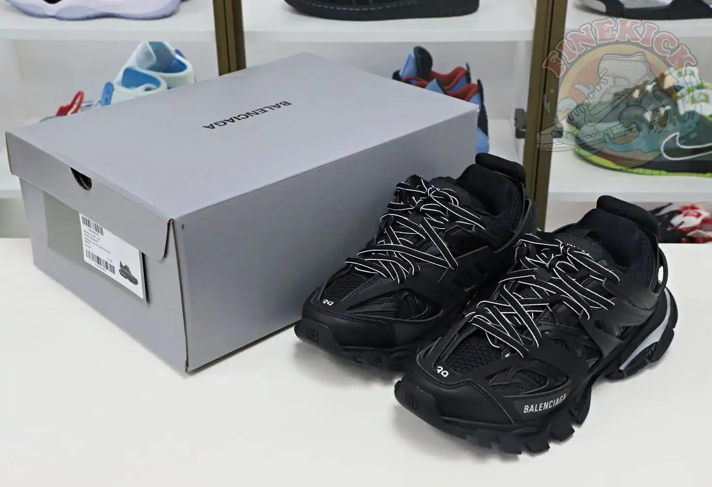 hype Balenciaga is available in all sizes. You cannot place an order on the website. You can contact customer service to purchase.BLGA  Track（LED）