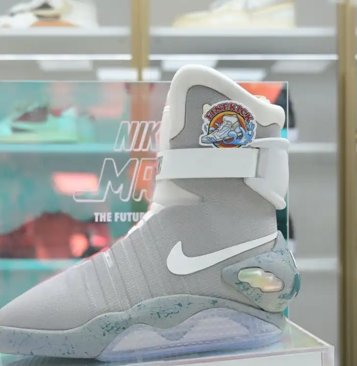 hype Nike Air MAG back to the future 2016