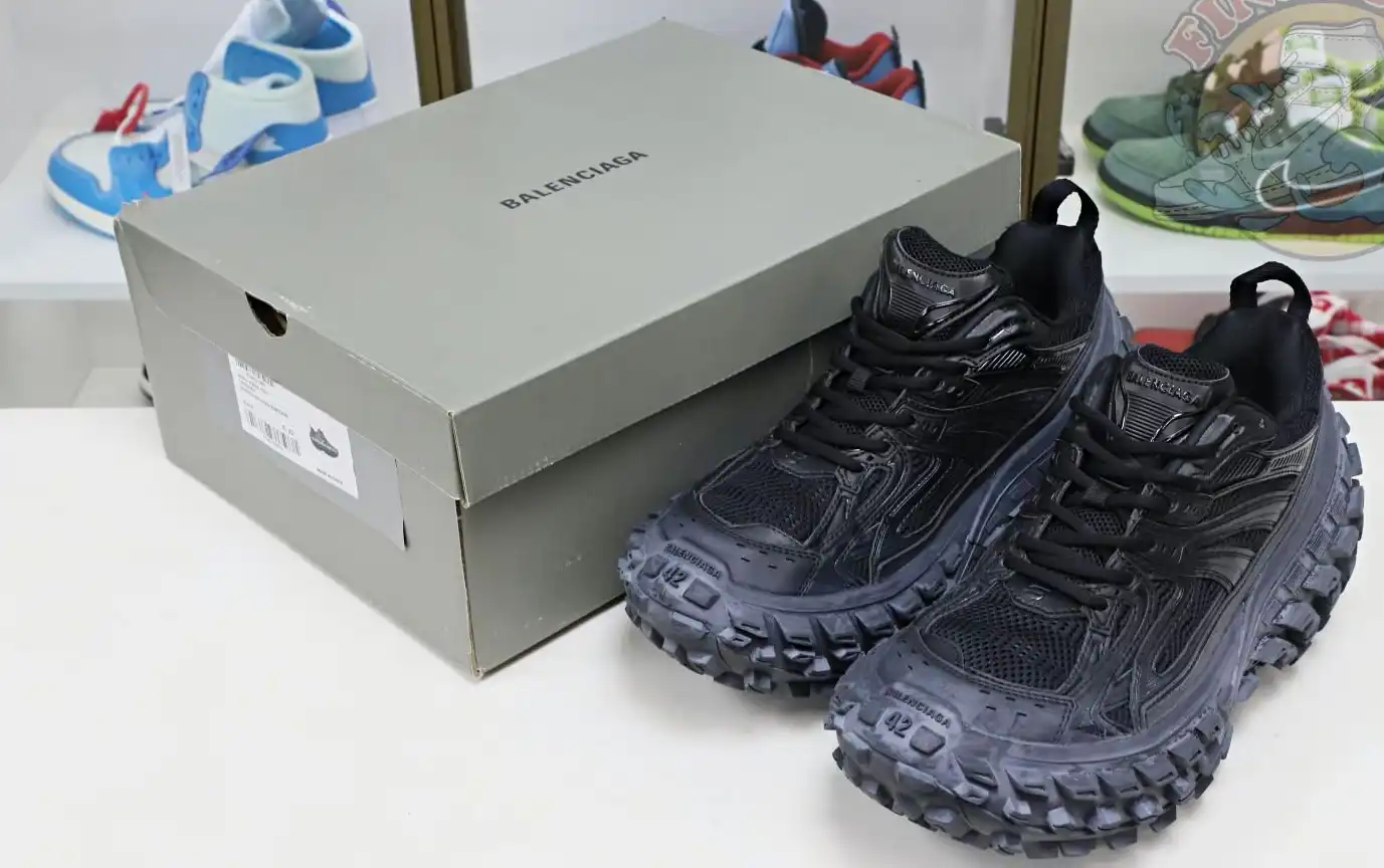 hype Balenciaga is available in all sizes. You cannot place an order on the website. You can contact customer service to purchase.BLGA  Defender