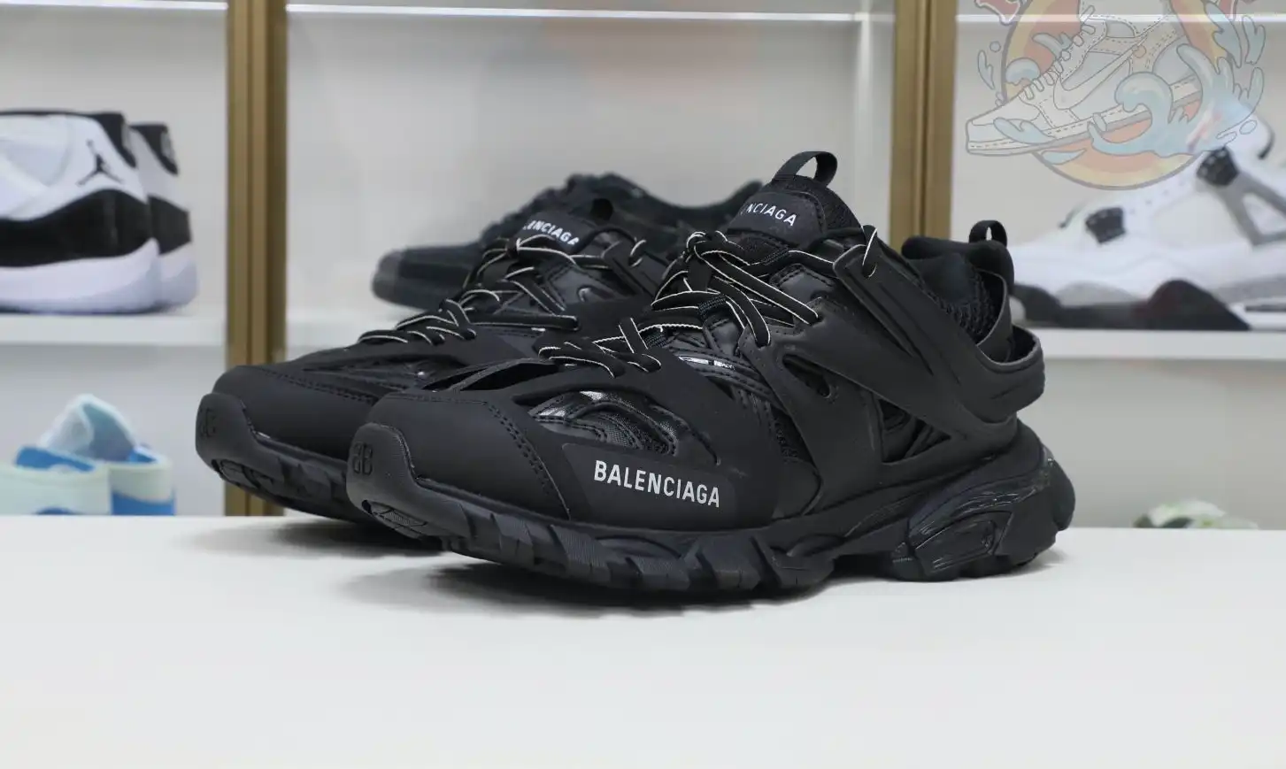 hype Balenciaga is available in all sizes. You cannot place an order on the website. You can contact customer service to purchase.BLGA