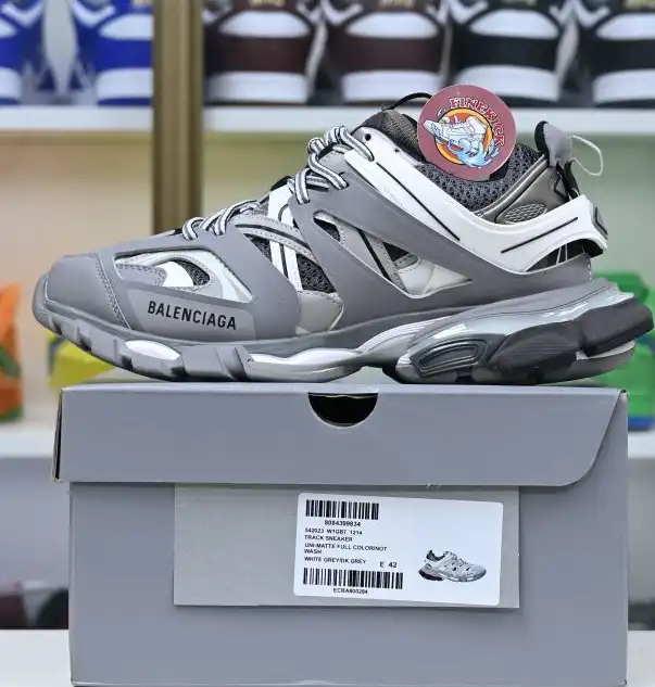 hype Balenciaga is available in all sizes. You cannot place an order on the website. You can contact customer service to purchase.BLGA  Track（LED）