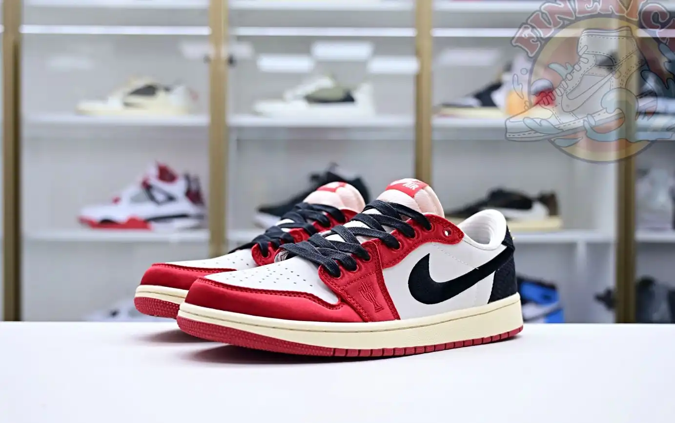 Trophy Room x Jordan Air Jordan 1 Low OG “Away”