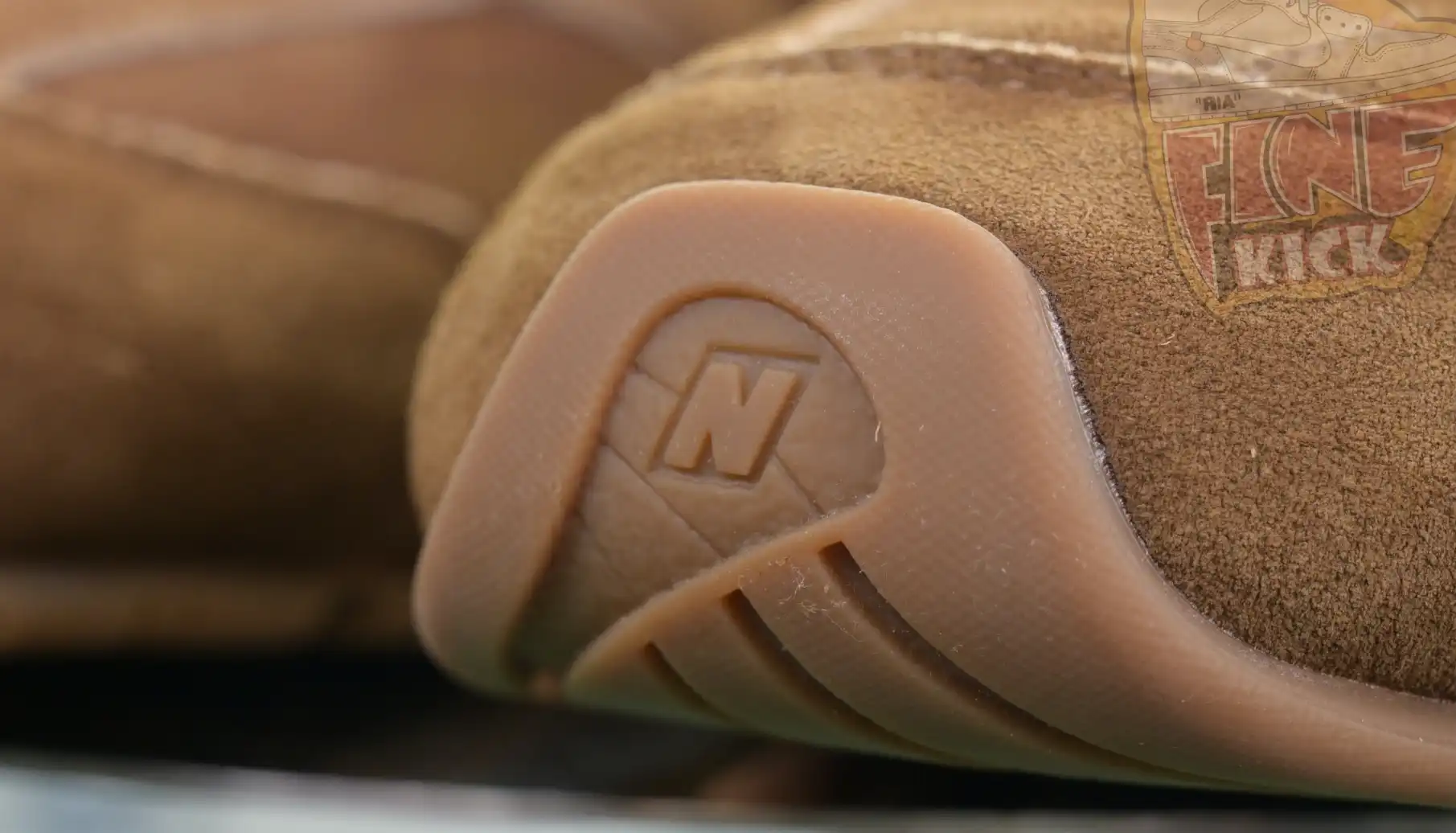 hype New Balance x MIU MIU NB 530SL