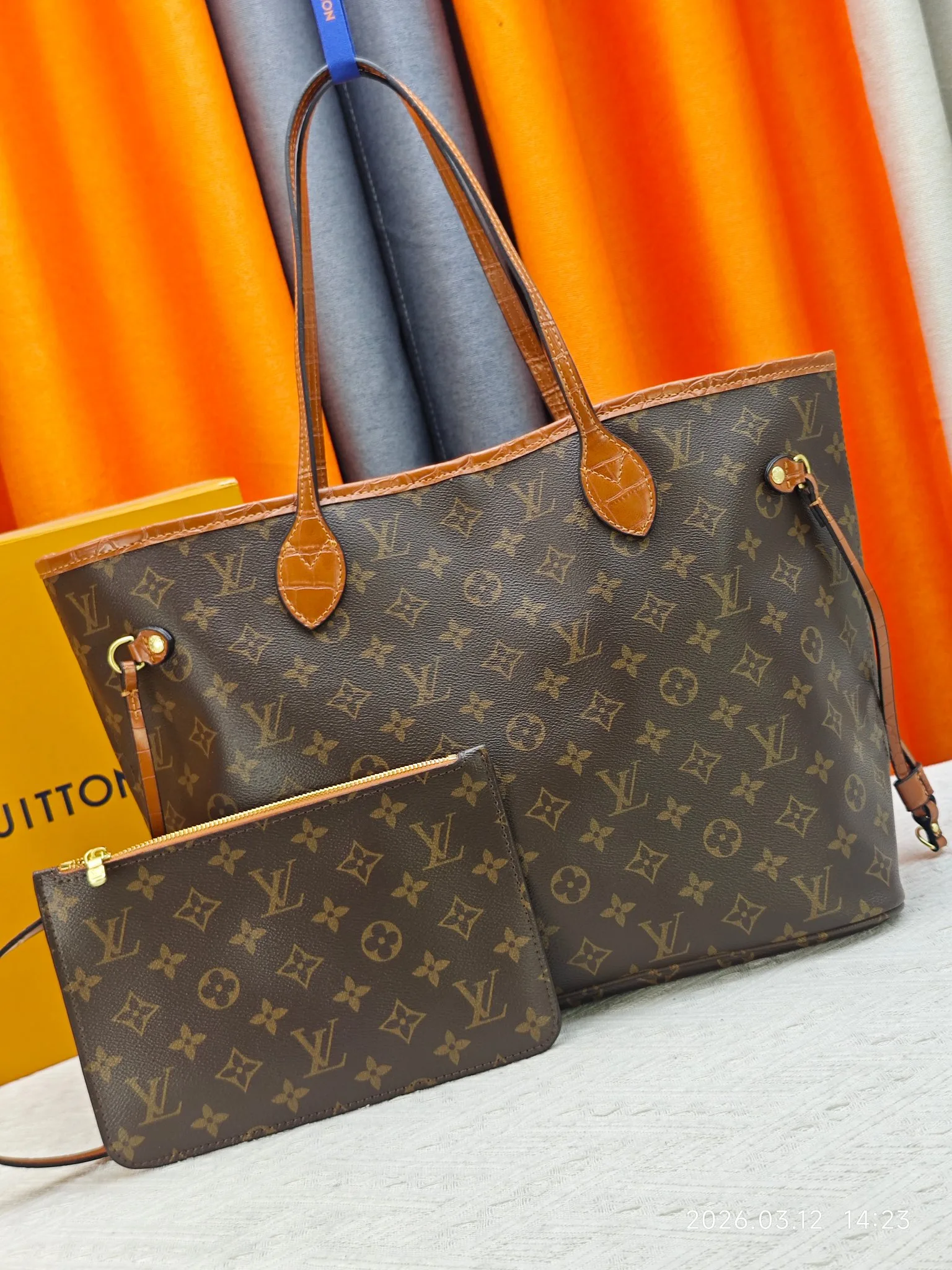 Sporty Ami Handbag 6044