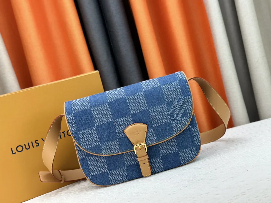 Ami Messenger Bag Sleek 6089
