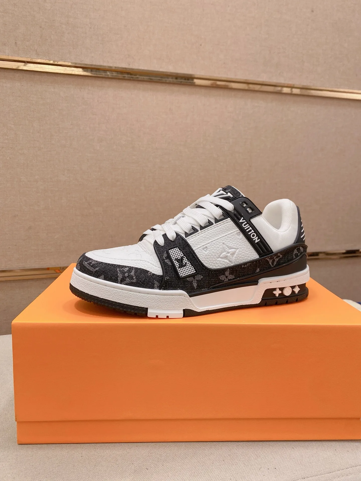 Timeless Ami Sneakers 6116