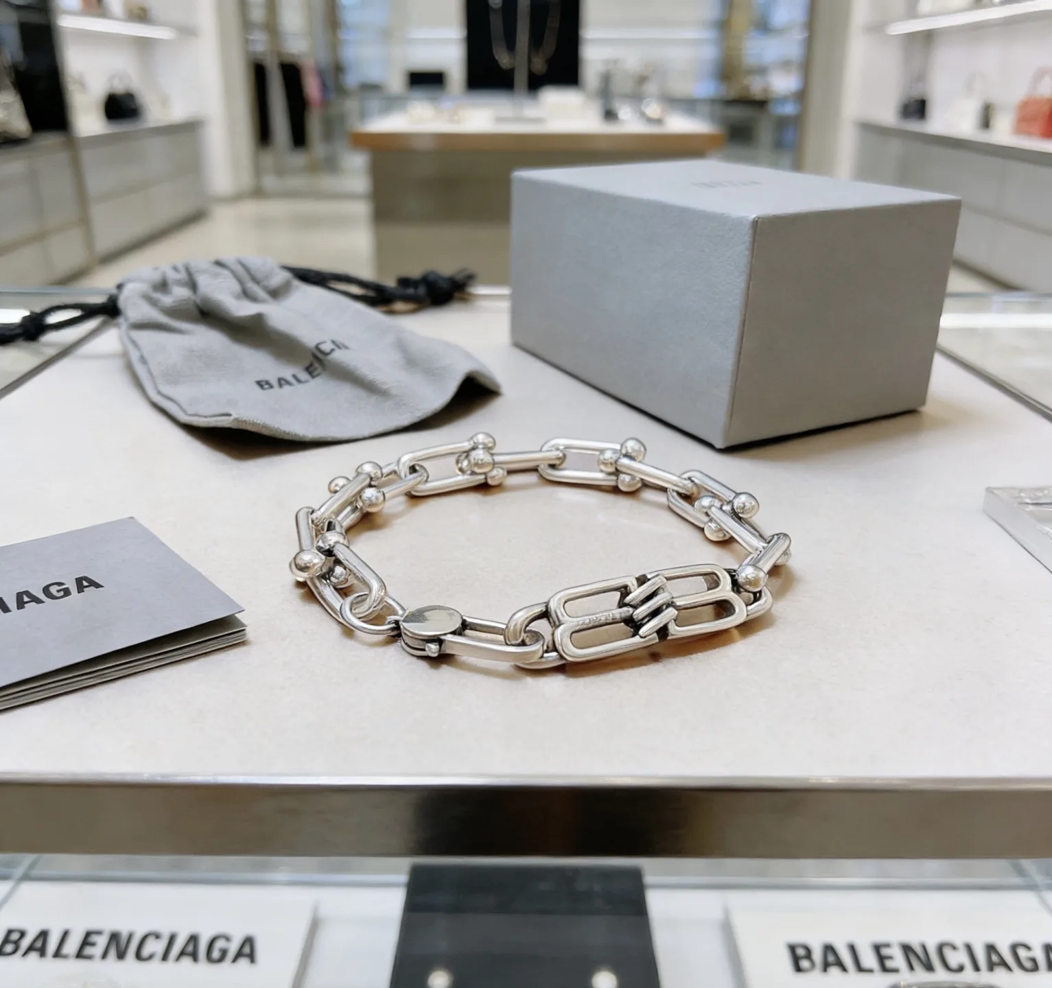 Chic Balenciaga Bracelet 4231