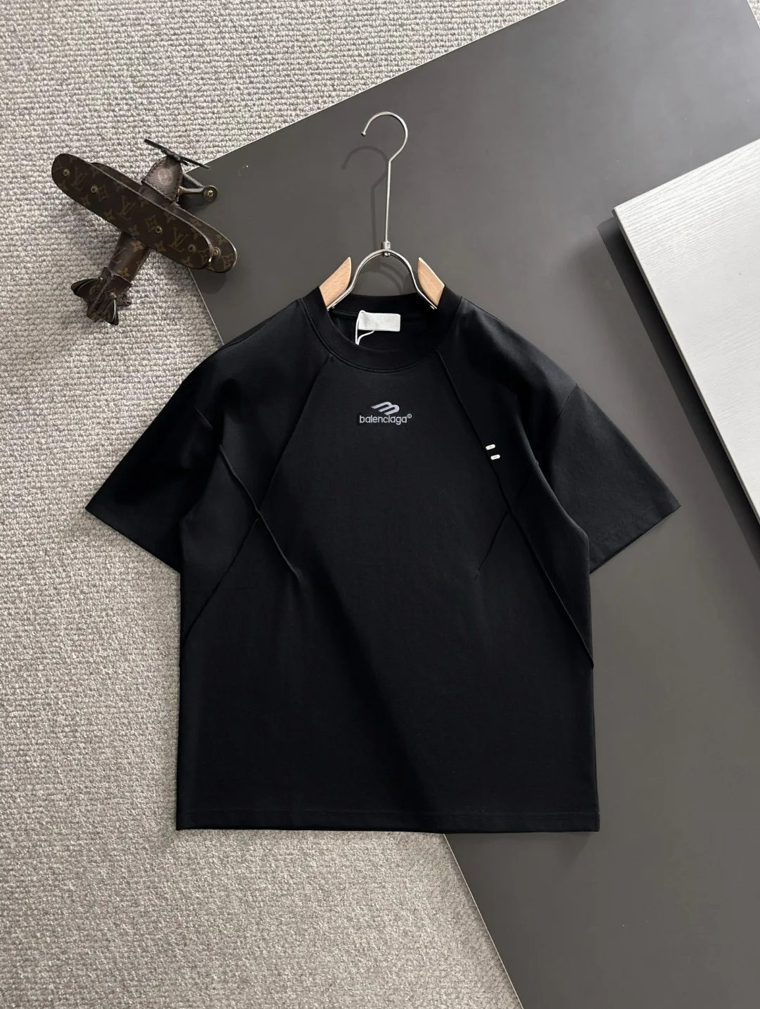 Versatile Balenciaga Short Sleeves 4362