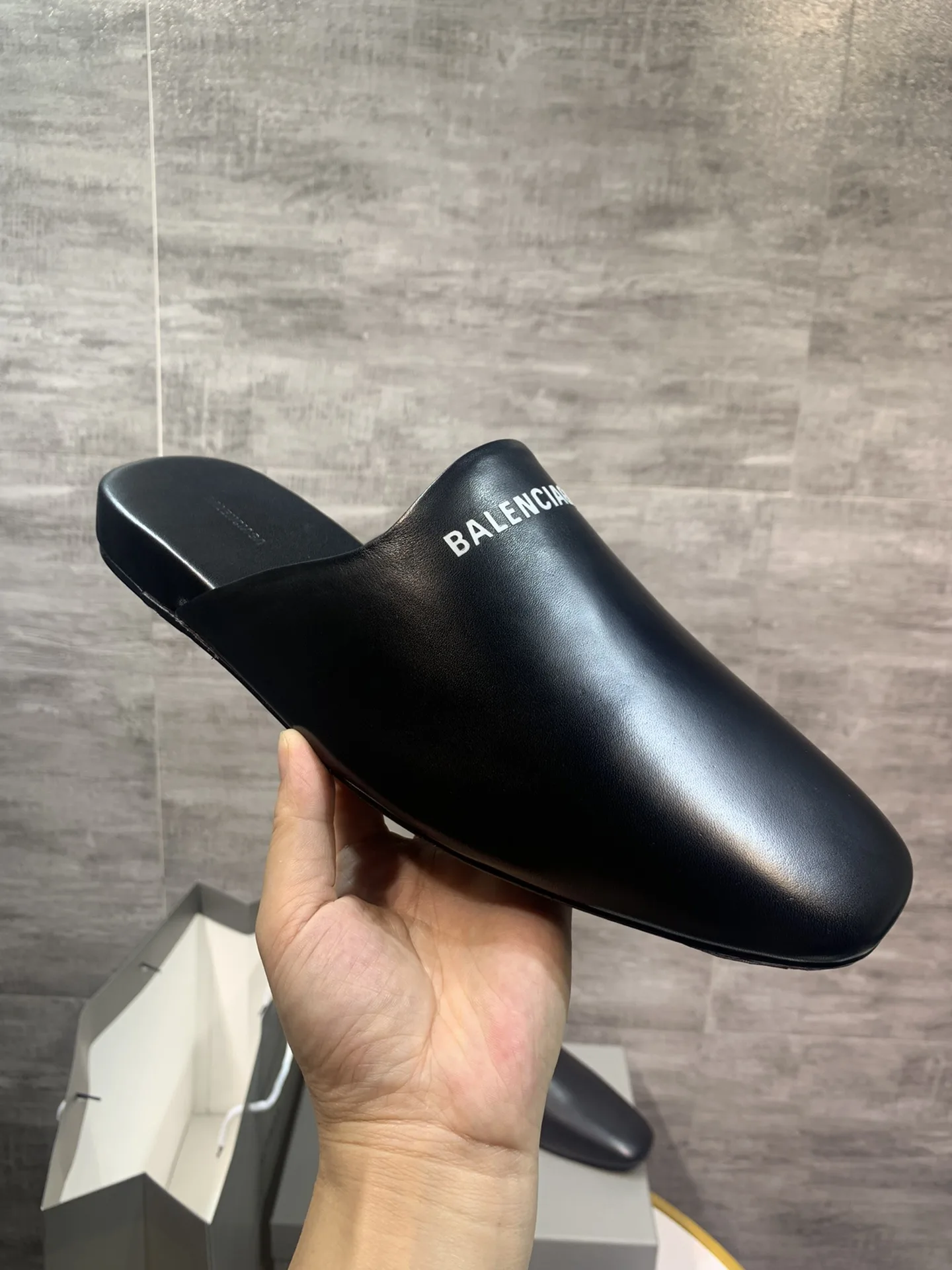 Flexible Balenciaga Slippers 4511