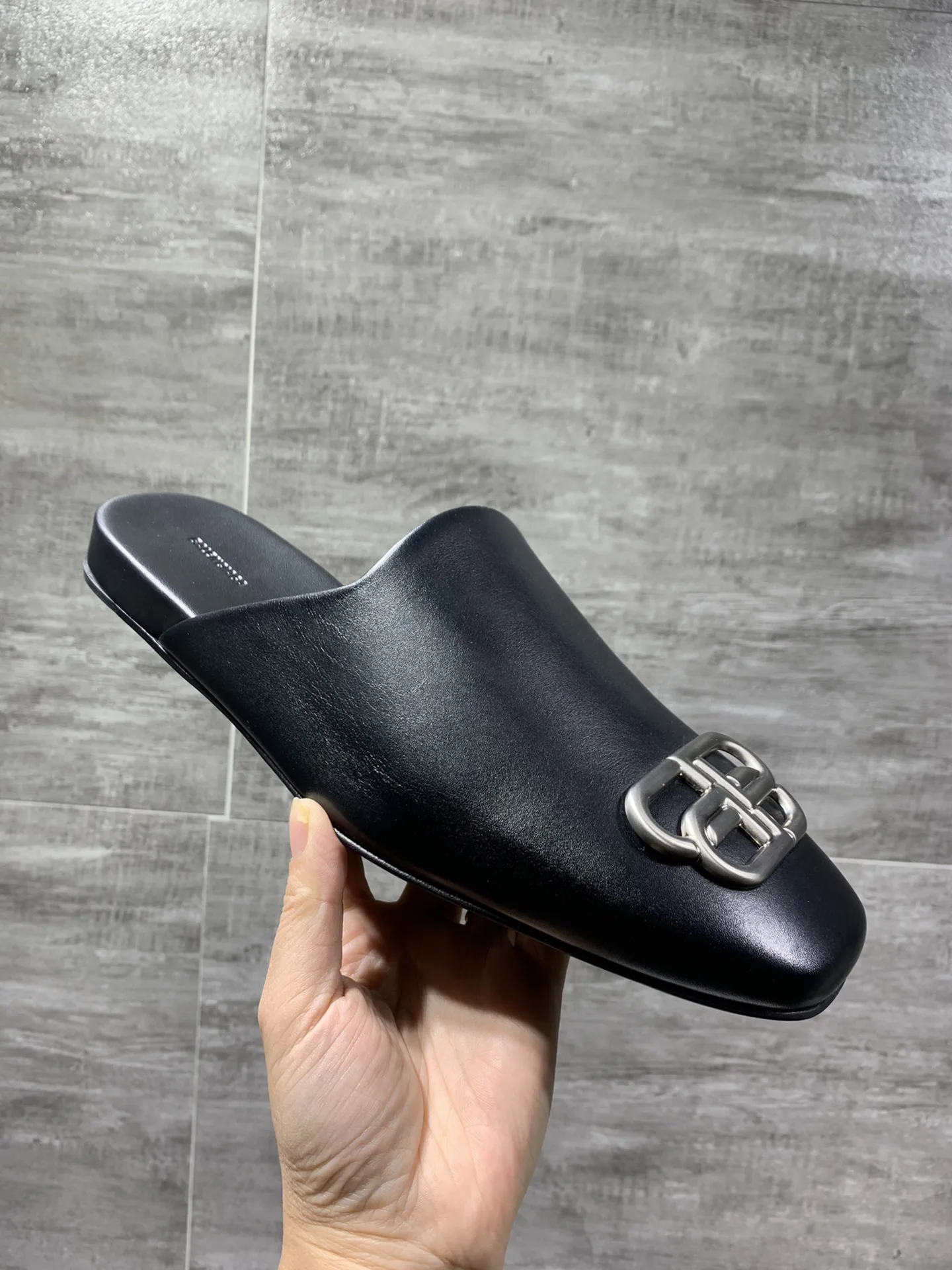 Versatile Balenciaga Slippers 4512