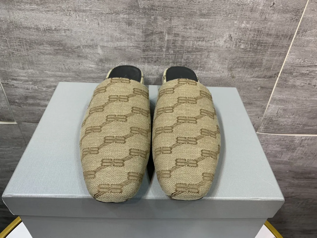 Chic Balenciaga Slippers 4514