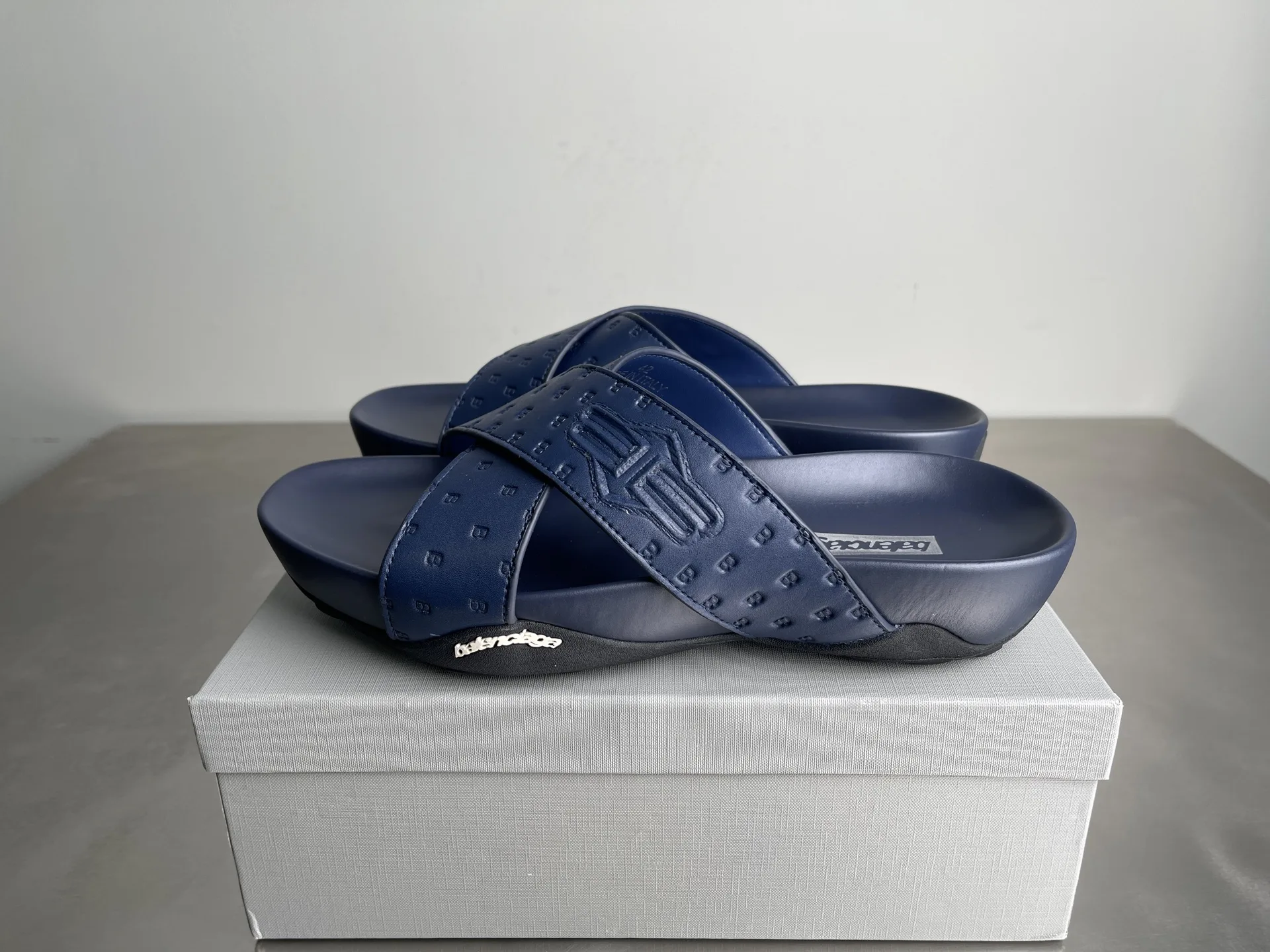 Refined Balenciaga Slippers 4509