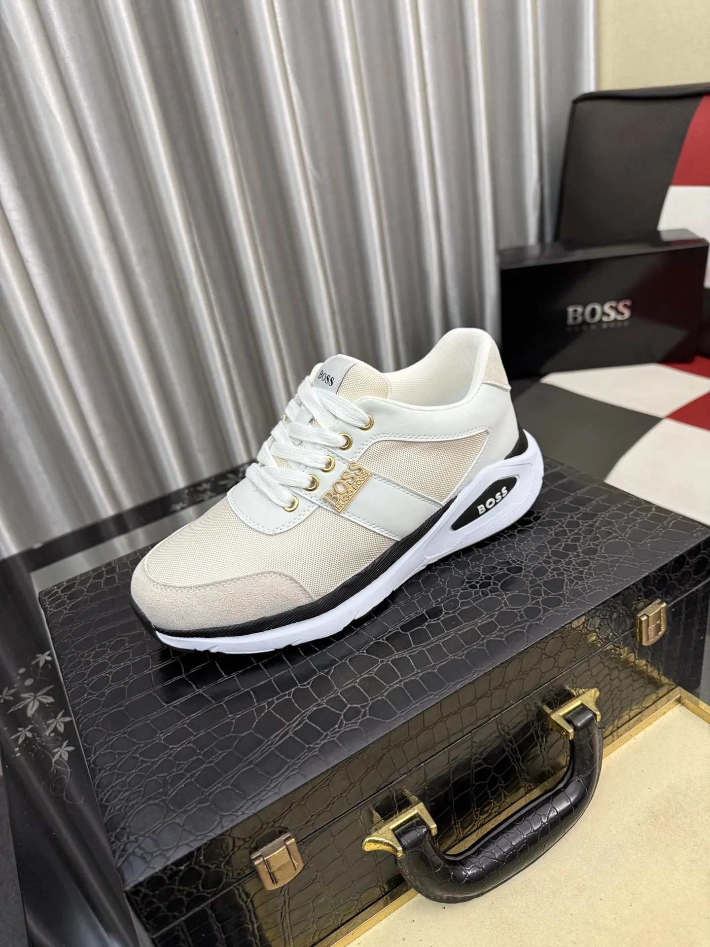 Versatile Boss Sneakers 6403