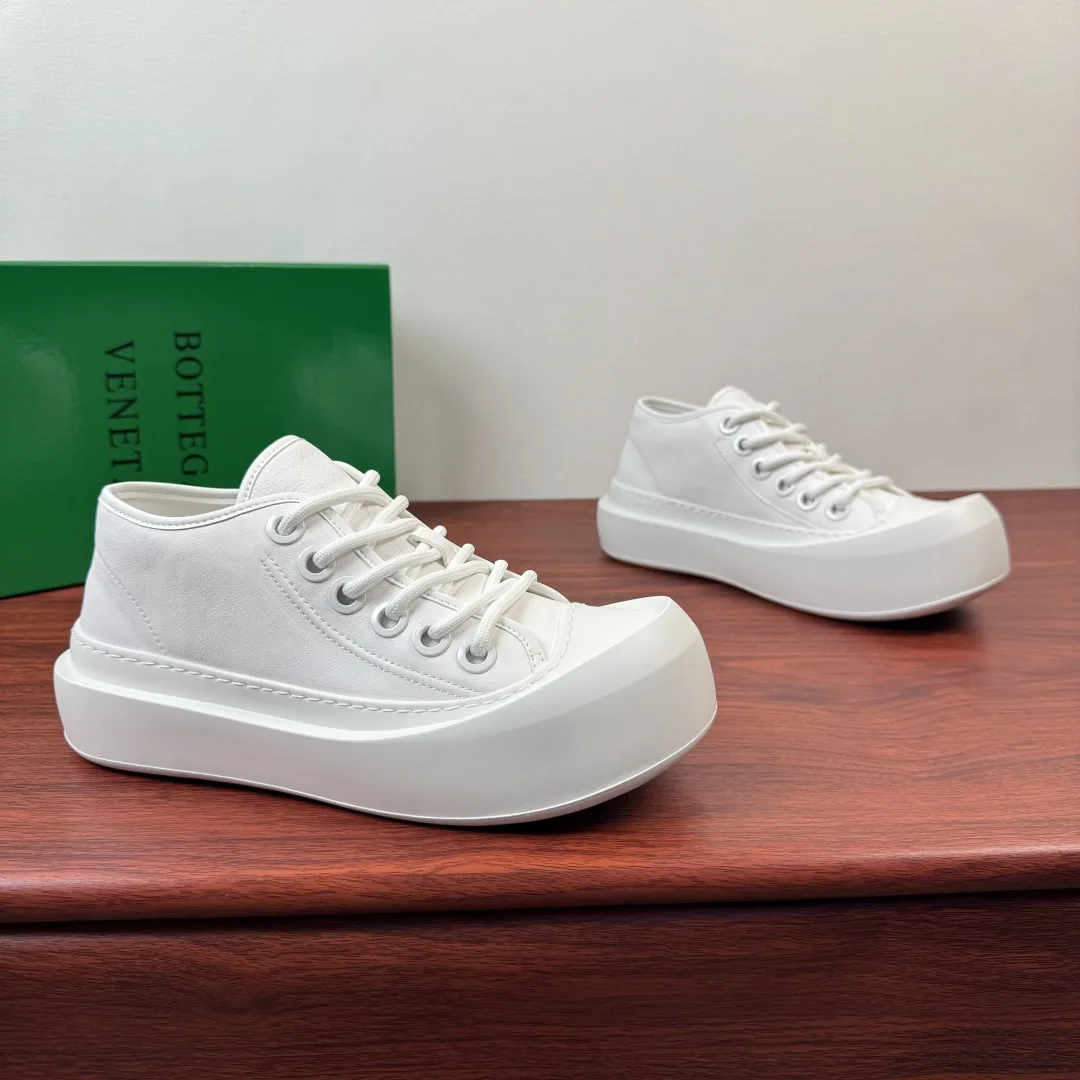 Trendy Bottega Veneta Jeans 7347