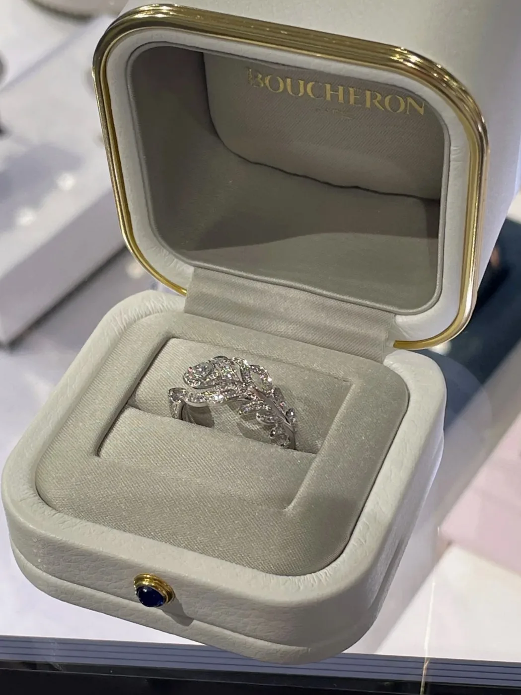 Lightweight Boucheron  Wear 7679
