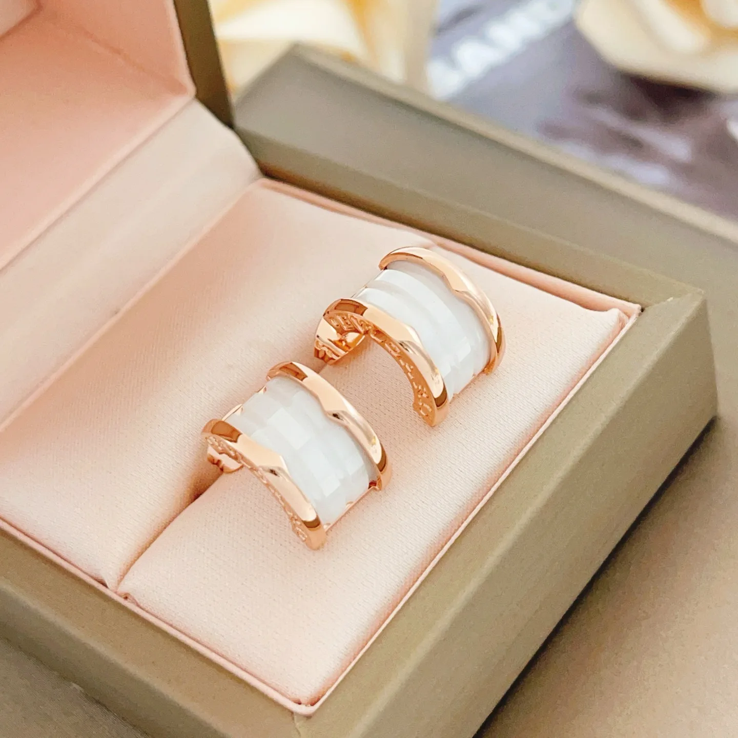 Bvlgari Earrings Sleek 5095