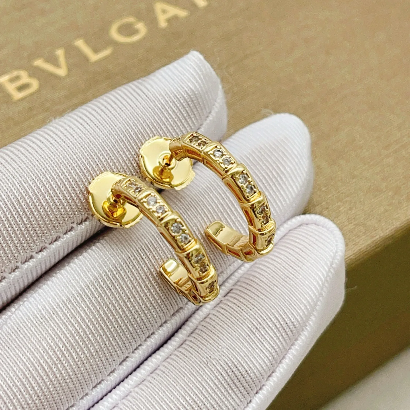 Trendsetting Bvlgari Earrings 5103
