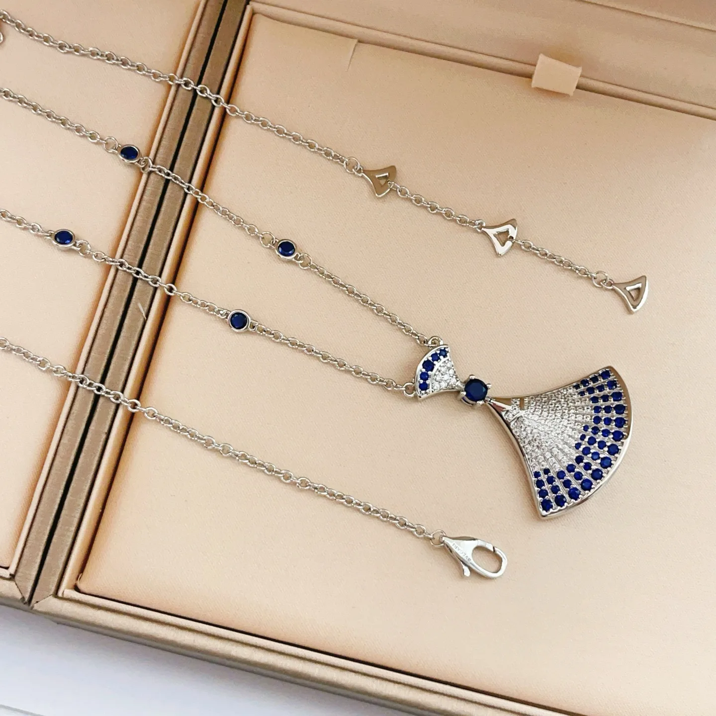 Contemporary Bvlgari Necklace 5107