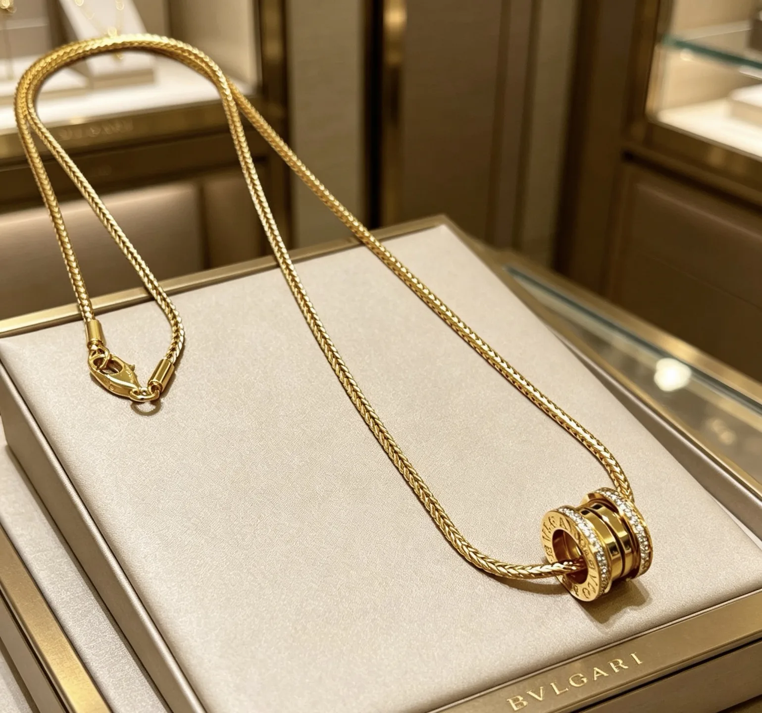 Elegant Bvlgari Necklace 5120