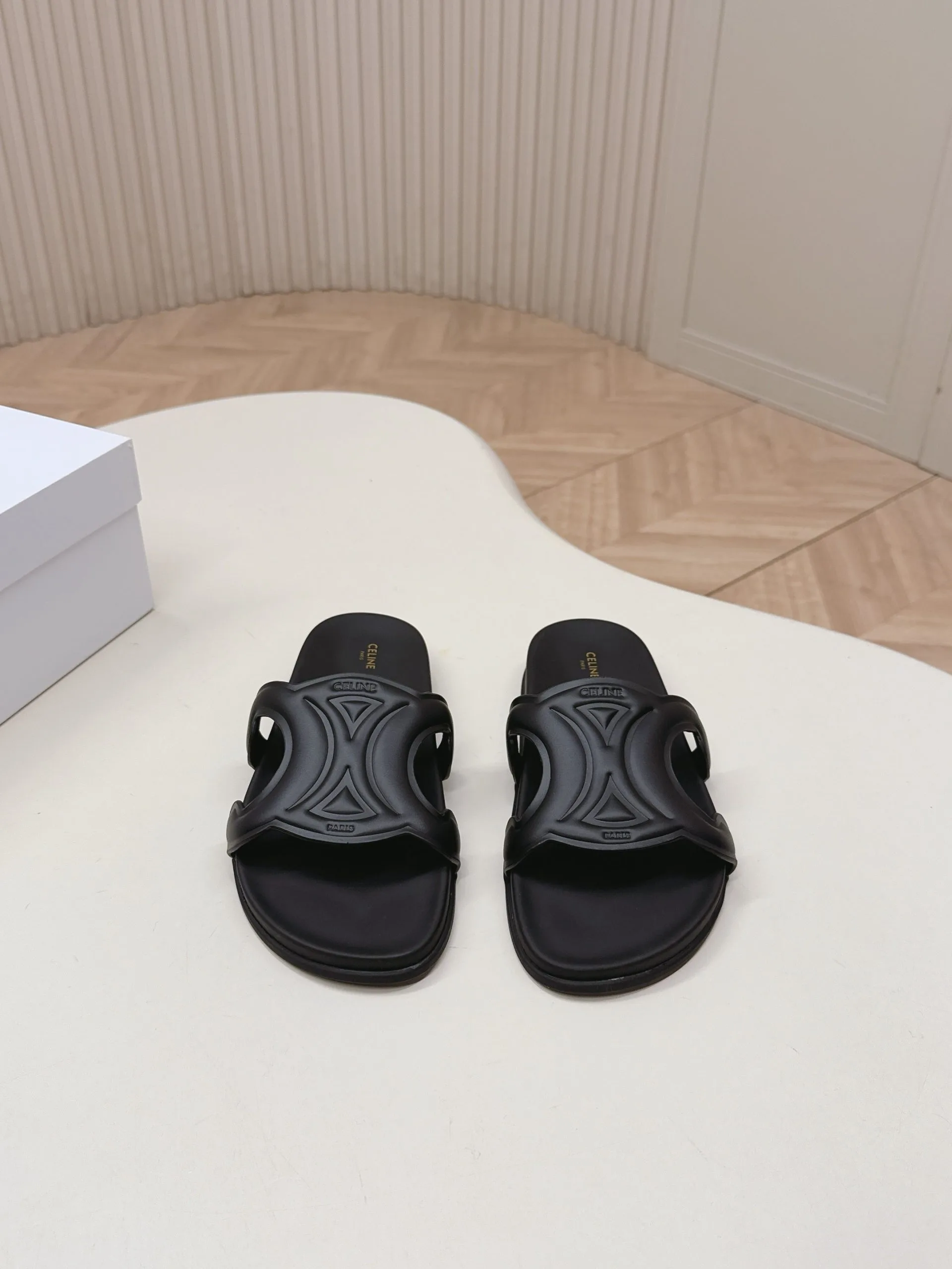 Celine Slippers Unique 5883