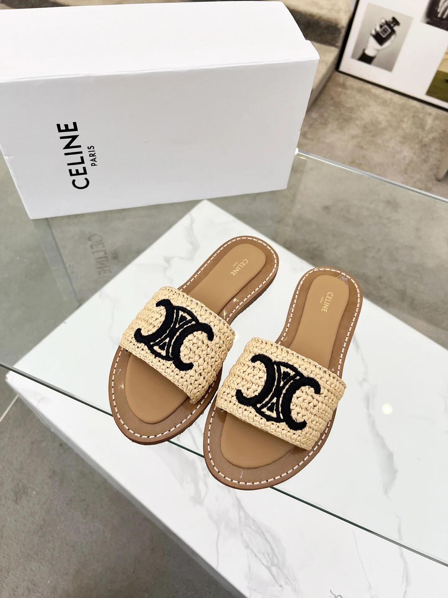 Celine Slippers Durable 5881