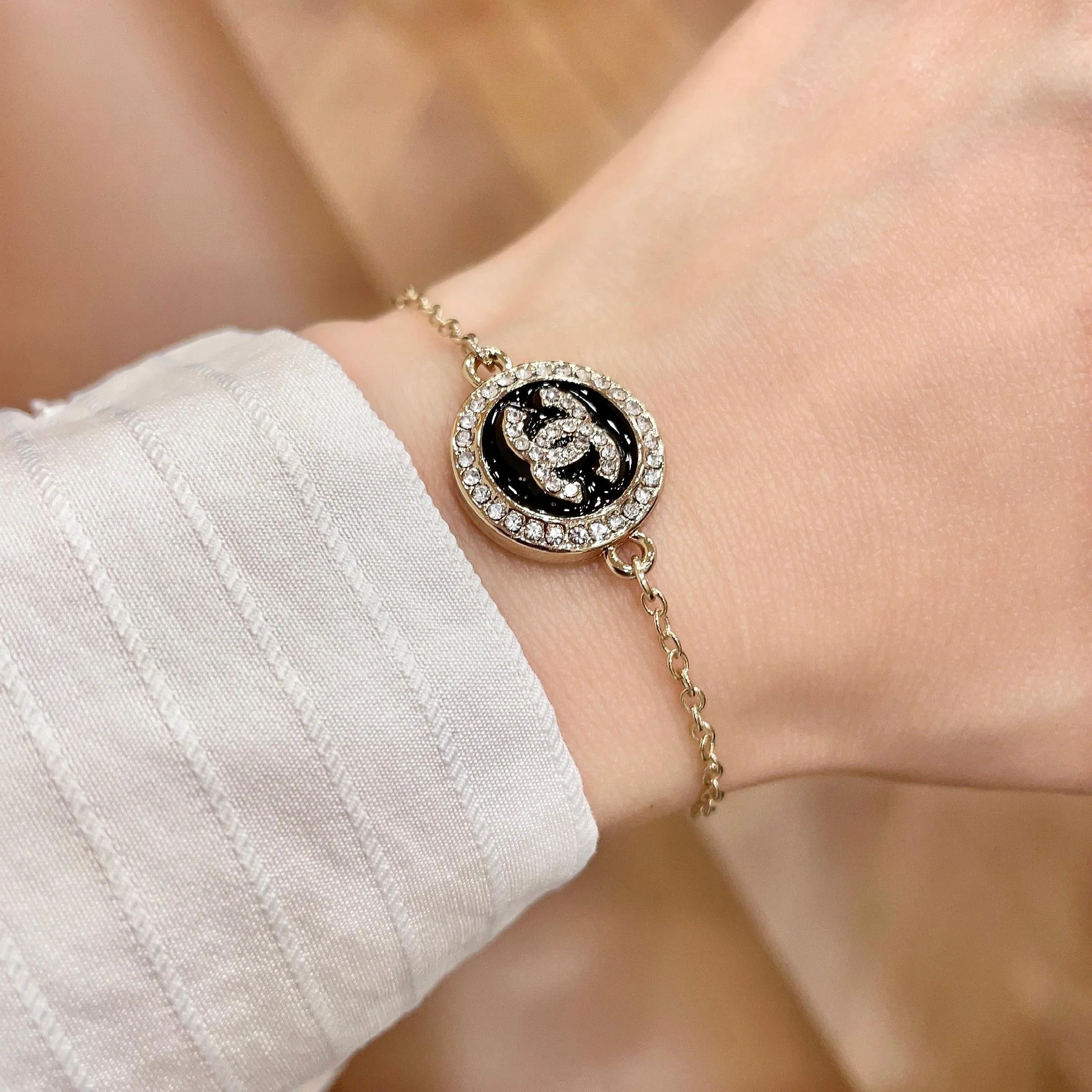 Chanel Bracelet Compact 2821