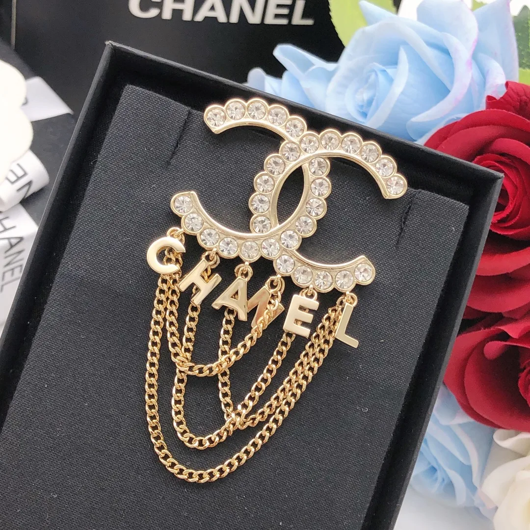 WellDesigned Chanel Brooch 2912