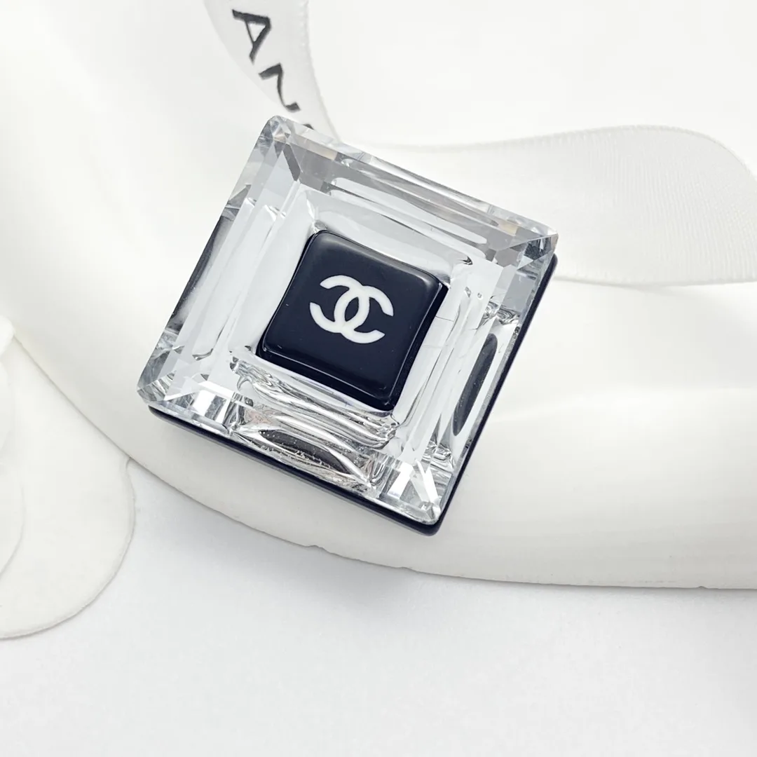 Chanel Brooch FashionForward 2922