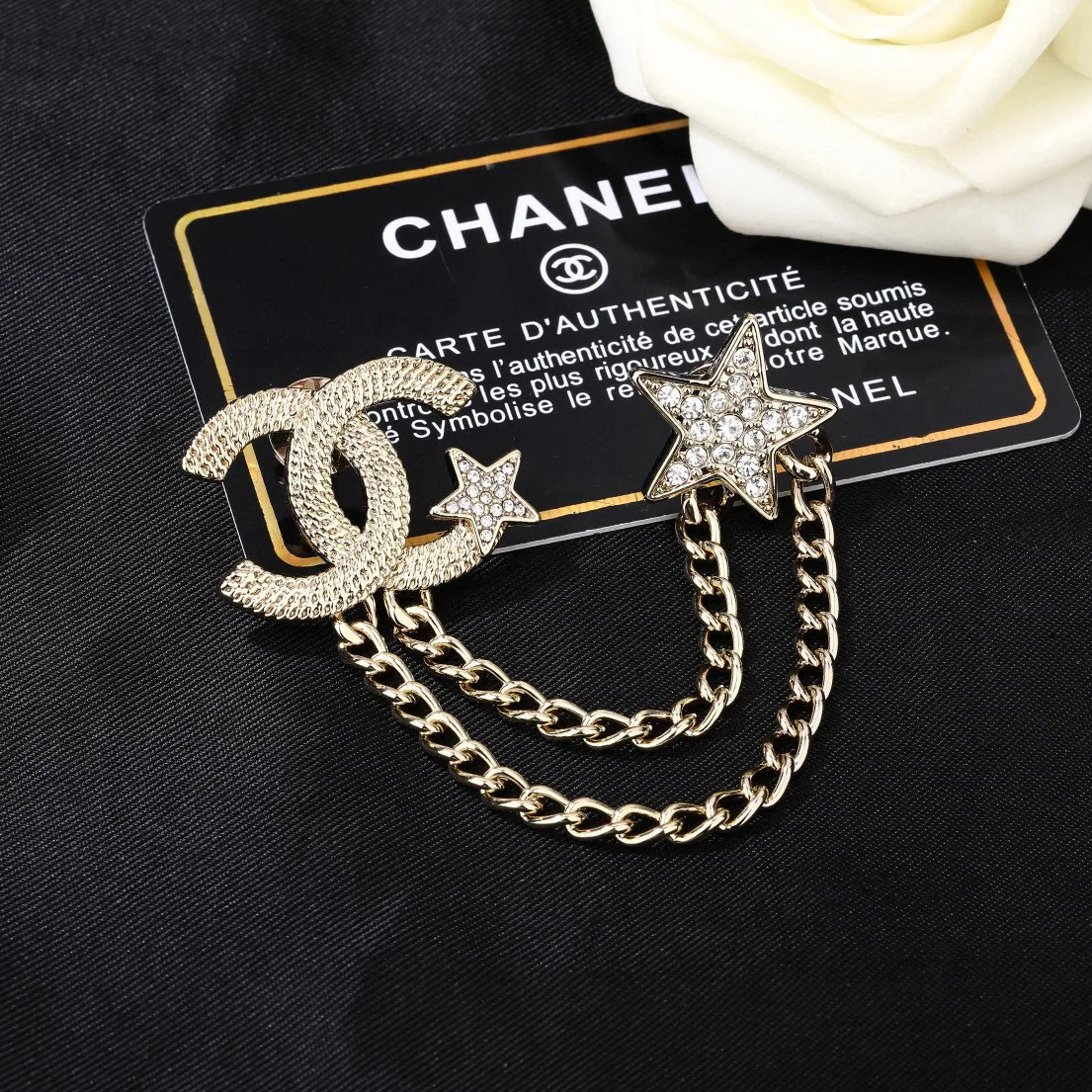 Chanel Brooch Sleek 2902